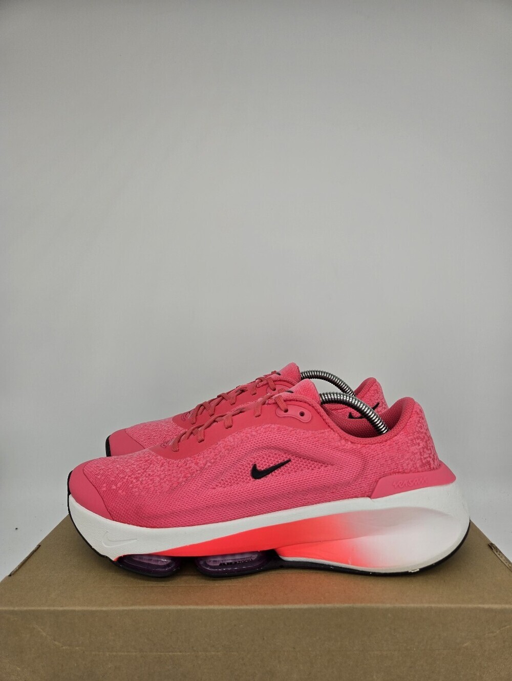 Nike Women's Versair Aster Pink Black Sail Hot Punch Workout Shoes Size 10